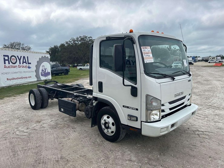 2016-isuzu-npr-image-2