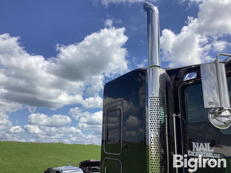 2024-kenworth-w900l-image-18