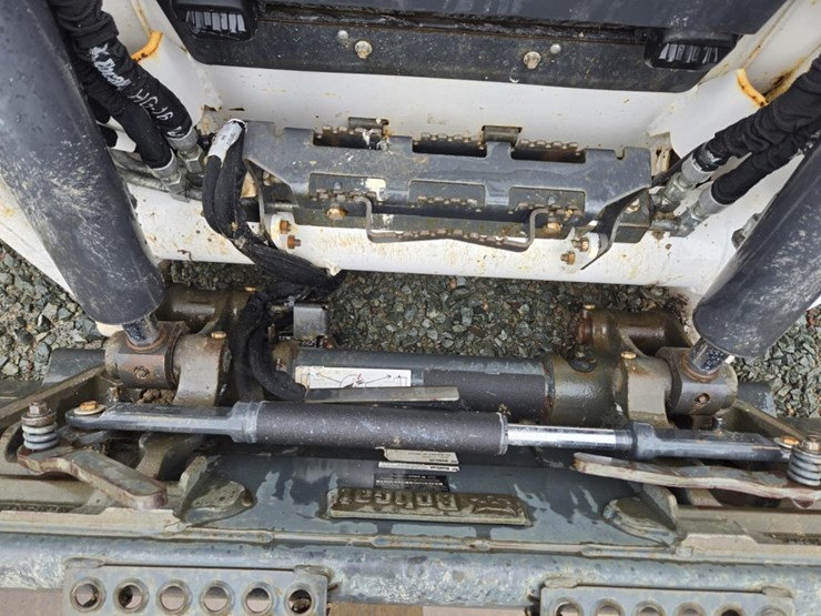 2021-bobcat-s76-image-16