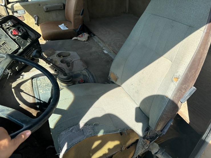 #32159-•-1984-international-co9670-sleeper-truck-tractor-vin:-1hsrdjwr0ehb13117-image-52