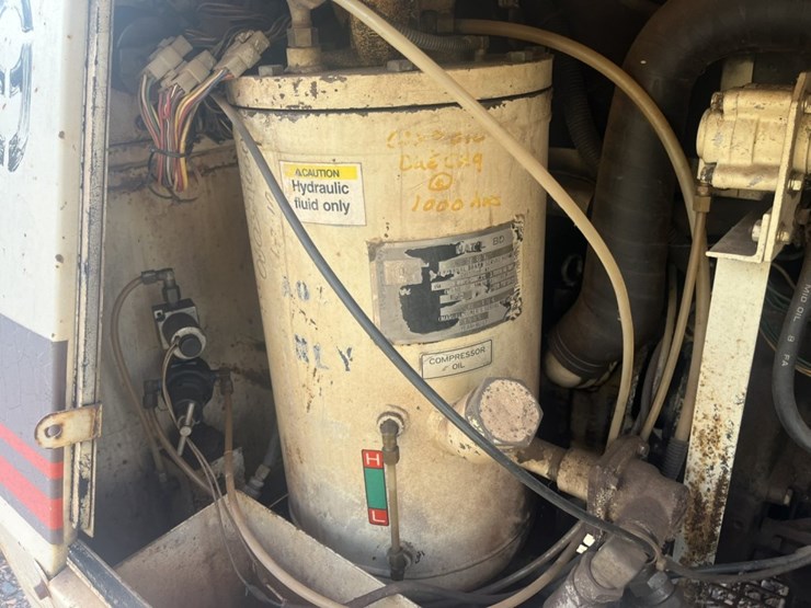 #2678-•-multiquip-dps-130sst-towable-air-compressor-image-7