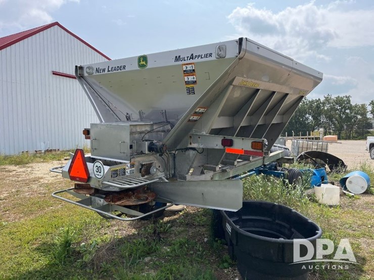 2019-john-deere-485-image-5
