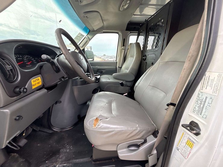 2008-ford-cargo-image-14
