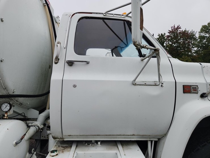 #1647-•-1976-gmc-fuel-truck-image-28