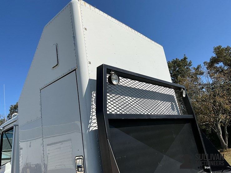 1998-freightliner-fl70-image-20
