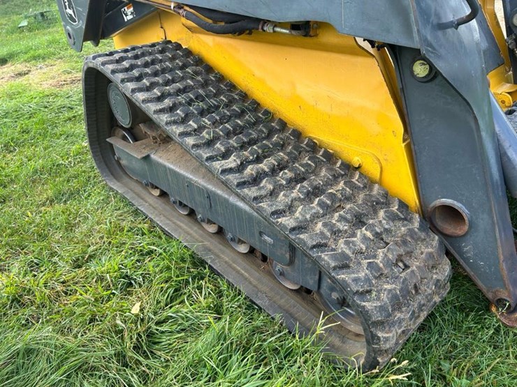 2012-deere-333d-image-39