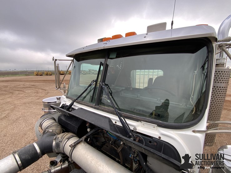 2003-kenworth-w900-image-15