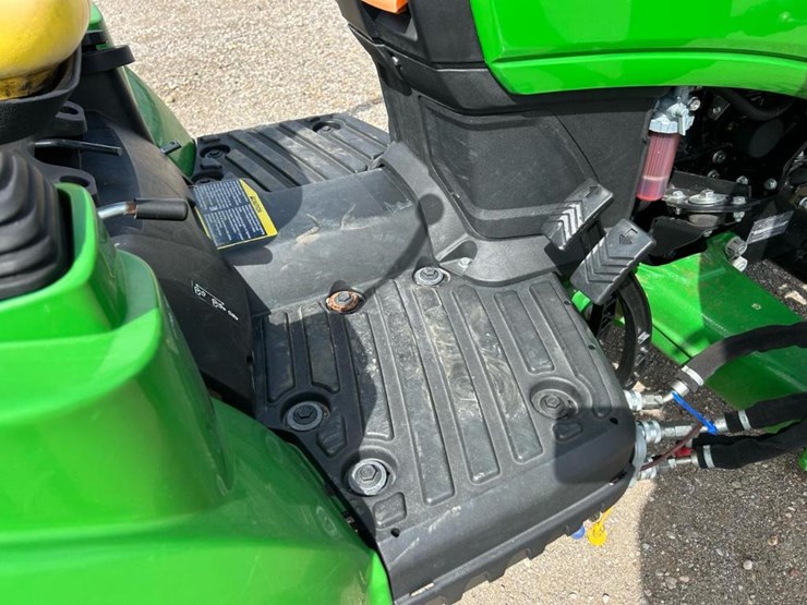 2020-john-deere-1023e-image-30