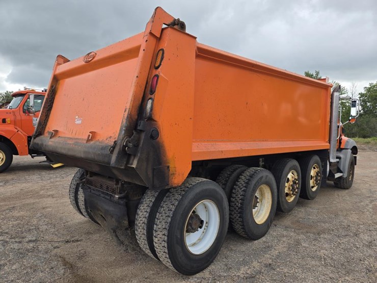 2015-mack-granite-gu813-image-5