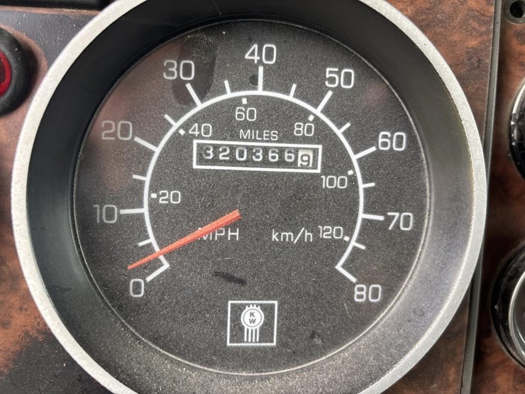 2004-kenworth-t800-image-55