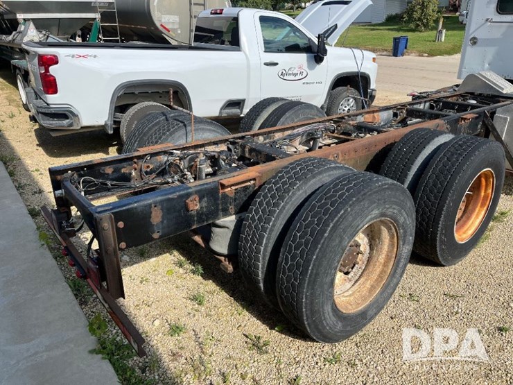 2000-peterbilt-385-image-8