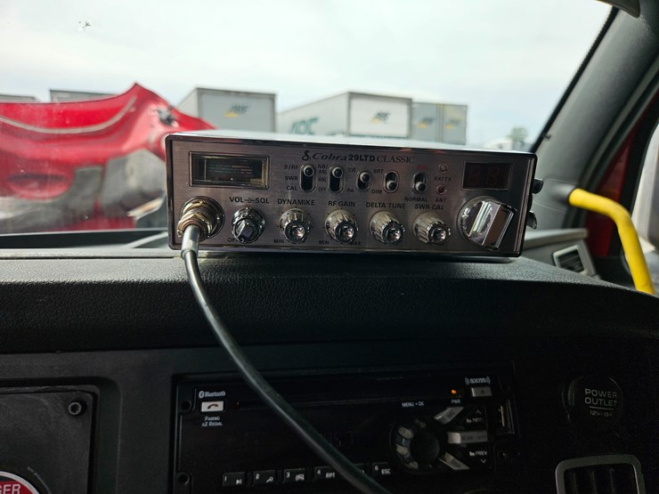 2019-freightliner-cascadia-126-image-62