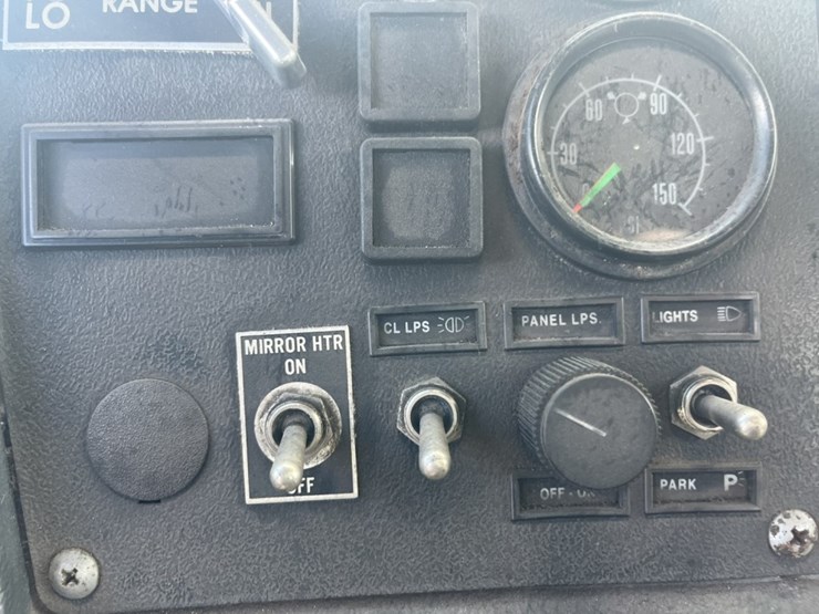 #1555-•-1992-mack-4x4-flat-bed-truck-image-41