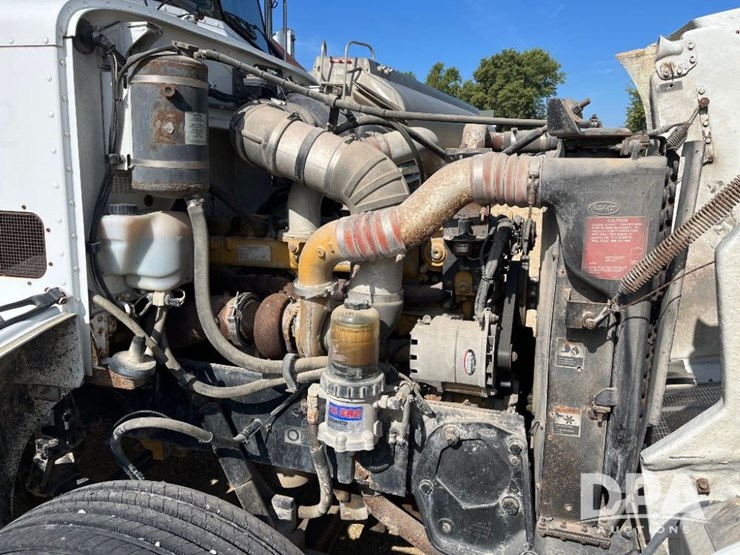 2000-peterbilt-385-image-60