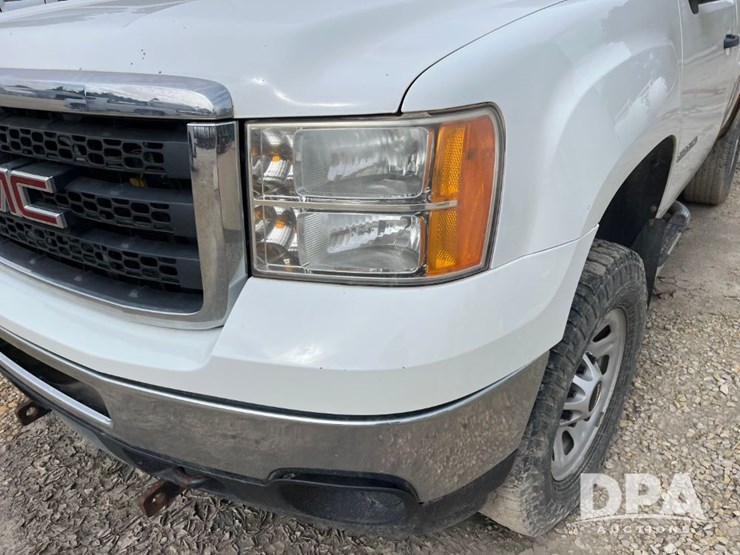 2012-gmc-3500hd-image-13