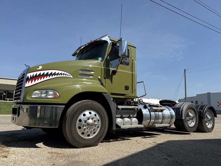 #1247-•-2015-mack-cxu612-day-cab-truck-tractor-image-1