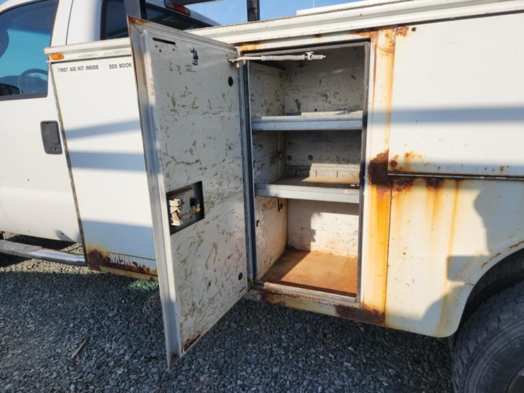 2006-ford-f550-image-24