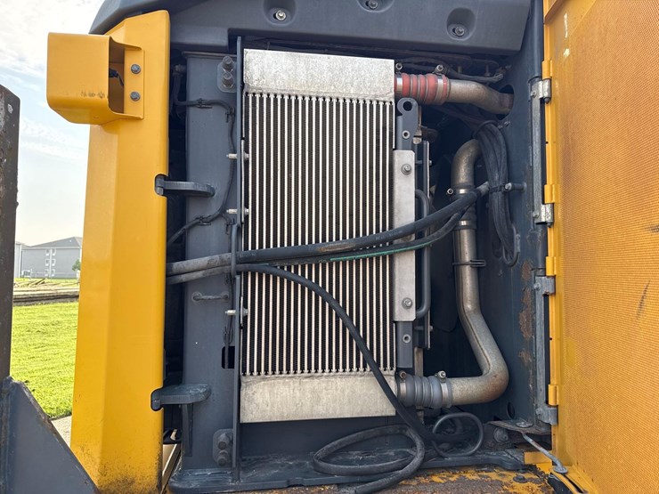 2016-deere-744kii-image-13