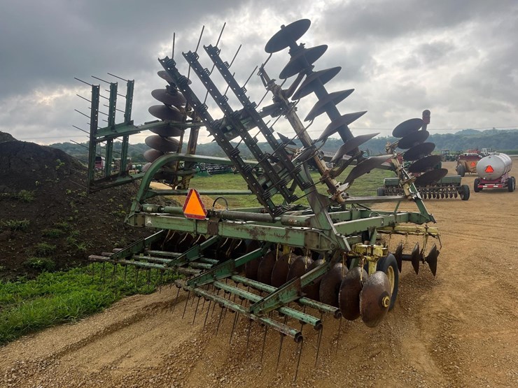 john-deere-230-image-3