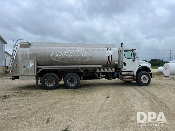 2010-freightliner-business-class-m2-petroleum-truck-(jn2961,-unit-491)-image-10