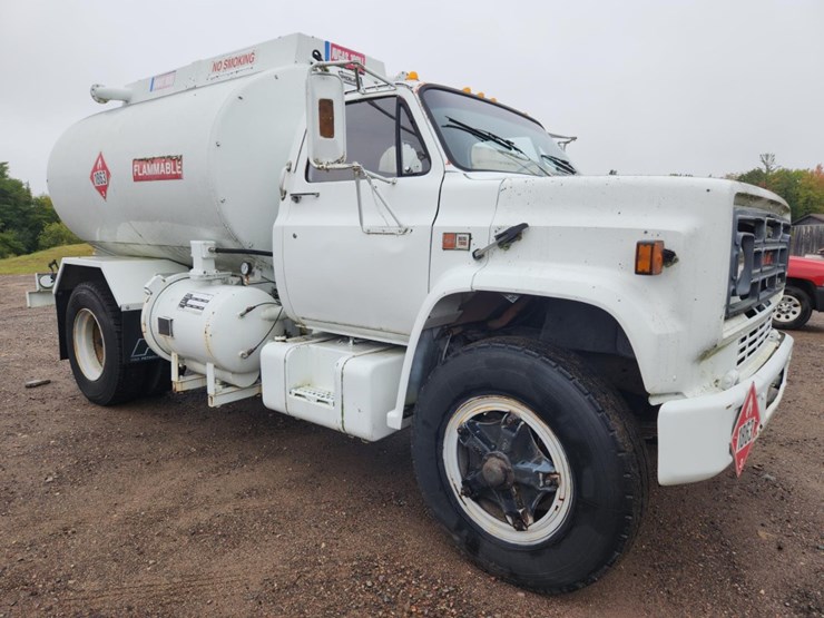 #1647-•-1976-gmc-fuel-truck-image-7