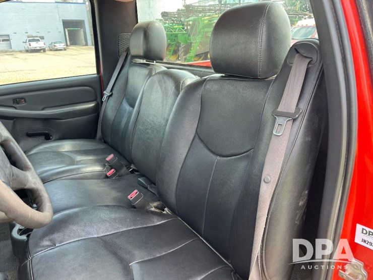 2004-chevrolet-2500hd-image-47
