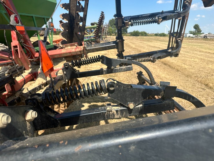 case-ih-330-image-32
