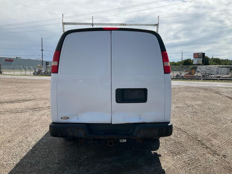 2013-chevrolet-express-g2500-image-4
