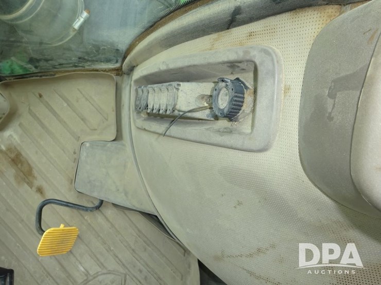 2019-john-deere-f4365-image-116