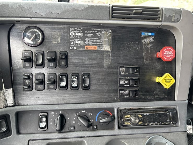 #5003-•-2009-freightliner-sleeper-cab-truck-tractor-image-42