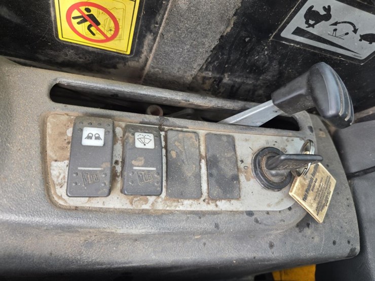 2010-jcb-180-image-41