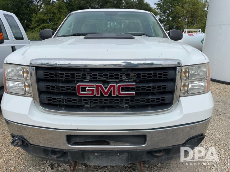 2012-gmc-3500hd-image-14