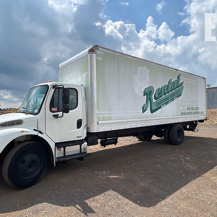 2005 FREIGHTLINER BUSINESS CLASS M2 106