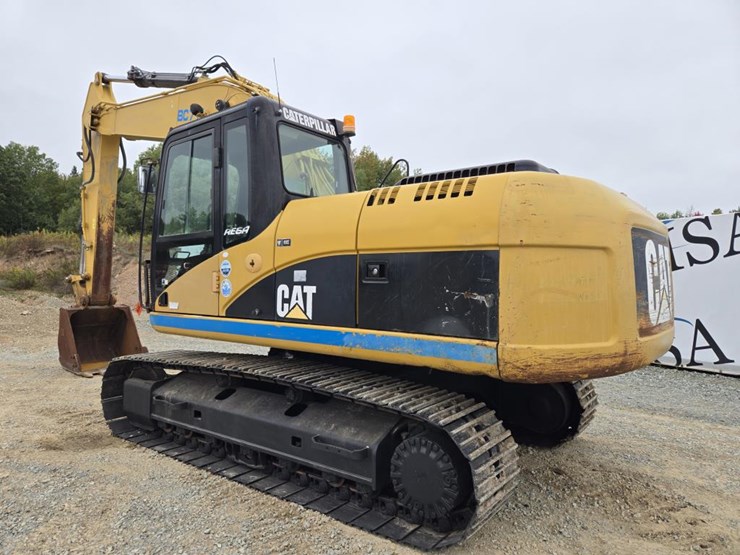 2011-caterpillar-320d-image-3