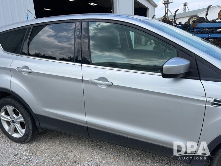 2015-ford-escape-se-image-21