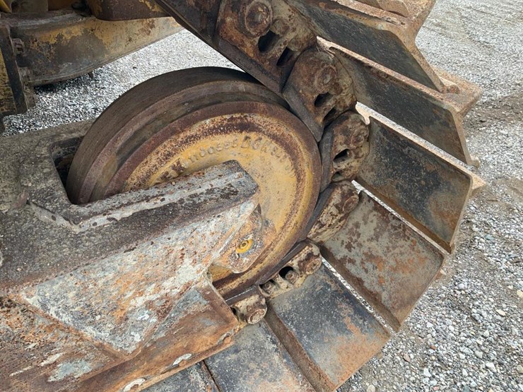 2012-caterpillar-d6t-lgp-image-18