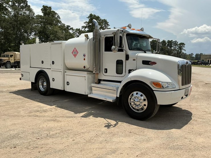 2020-peterbilt-337-image-3