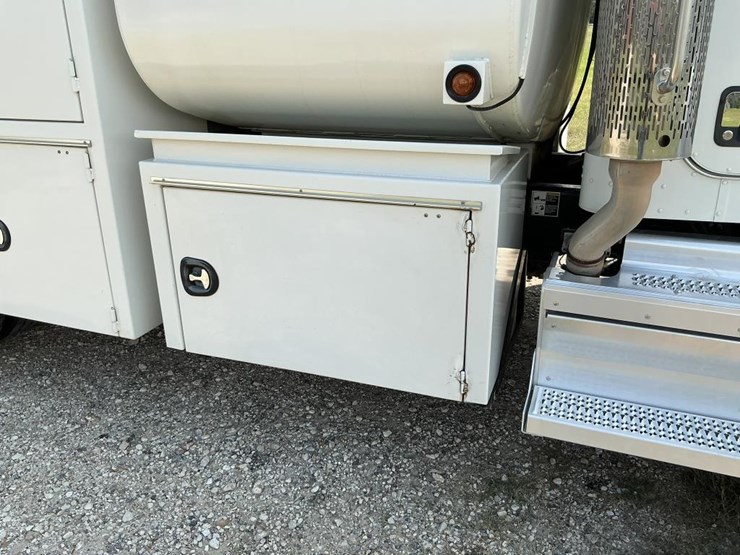 2020-peterbilt-337-image-49