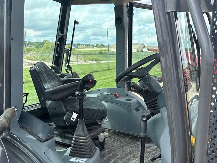2017-new-holland-b95c-image-20