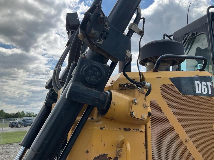 2012-caterpillar-d6t-lgp-image-20