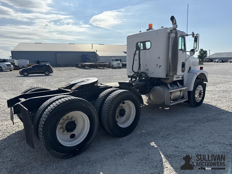 2000-freightliner-fld120-image-5