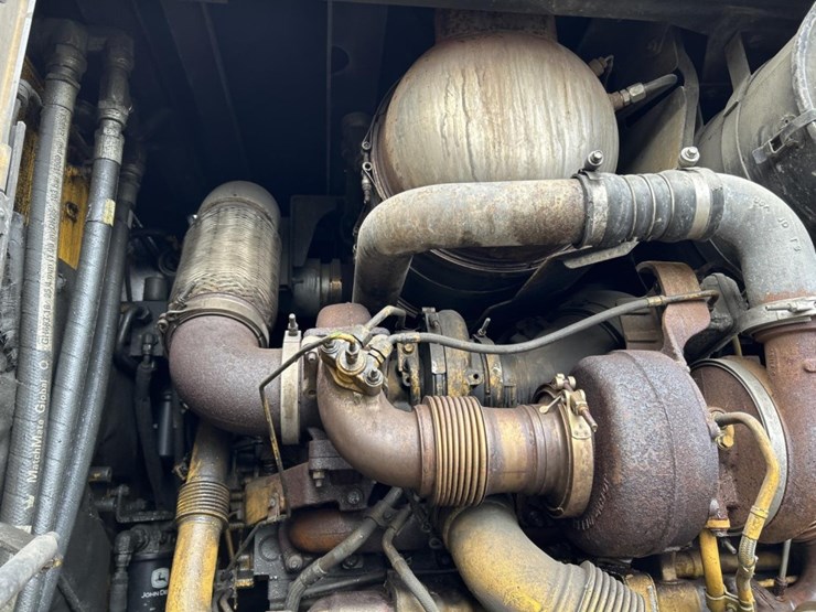 2014-deere-824k-image-58