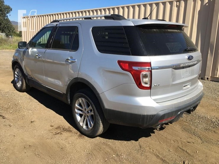 2013-ford-explorer-xlt-image-4