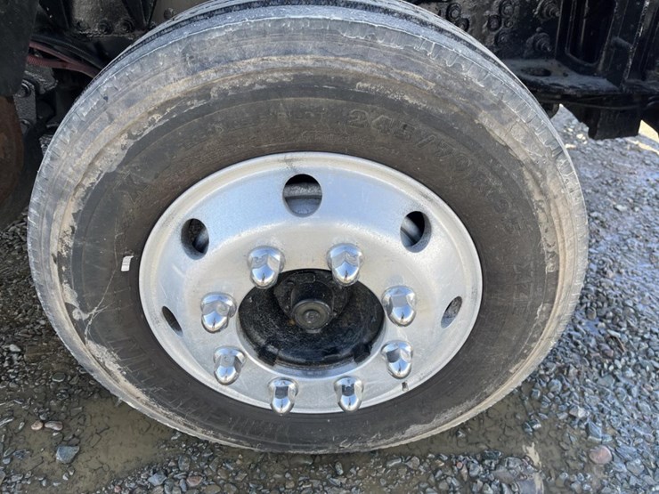 2013-ford-f650-xlt-image-34