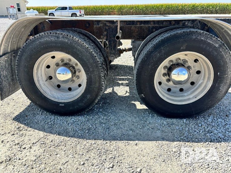 1993-peterbilt-377-image-45