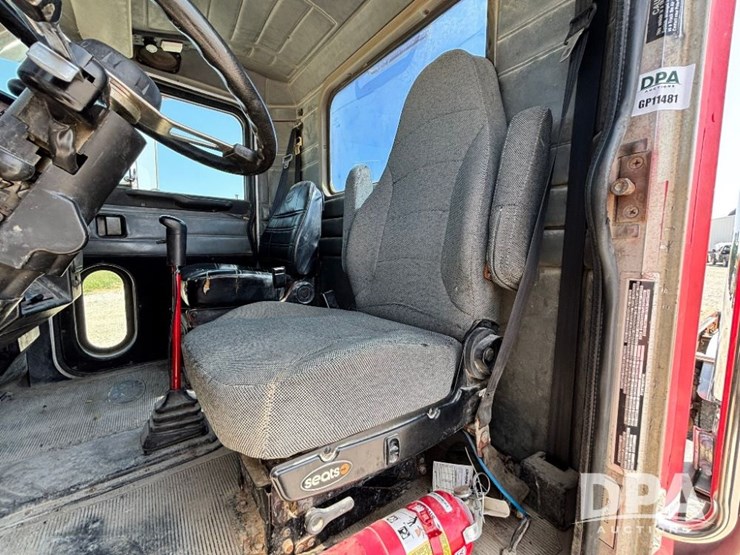 1993-peterbilt-377-image-83