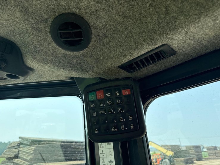 2021-deere-550k-lgp-image-23