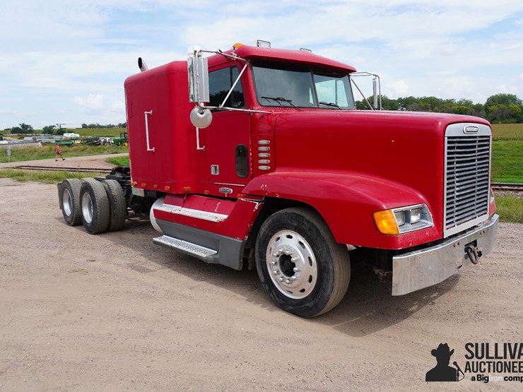 2000-freightliner-fld120-image-3