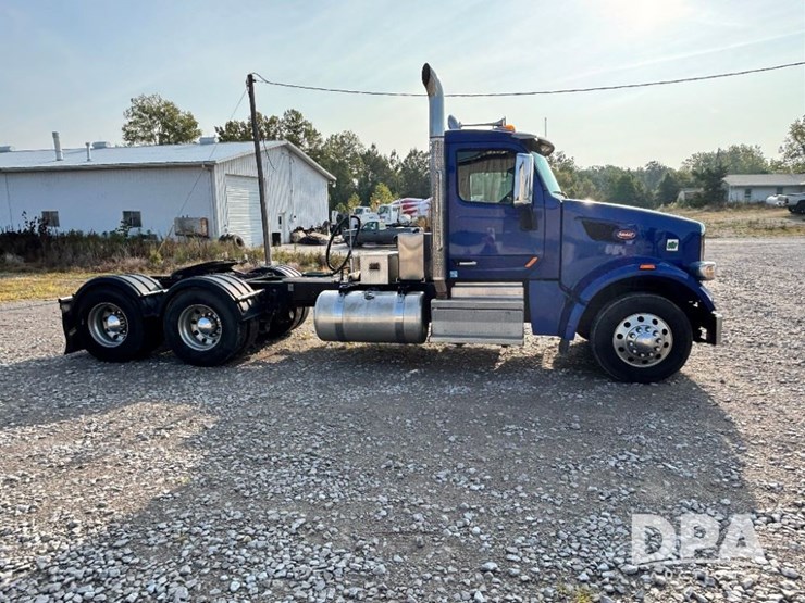2019-peterbilt-567-image-7