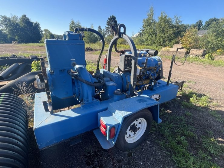#2675-•-towable-water-pump-image-2